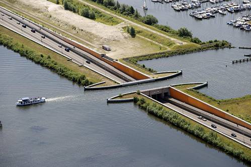 http://vietchigo.myds.me/z/collect/art_architecture/bridge/Veluwemmer-Aqueduct_in_Netheland/Veluwemmer-Aqueduct_09.jpg